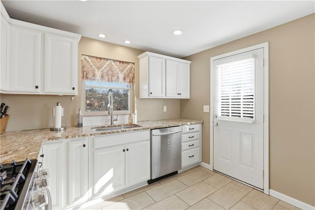 633 Moreland Dr, Mt Lebanon, PA 15243