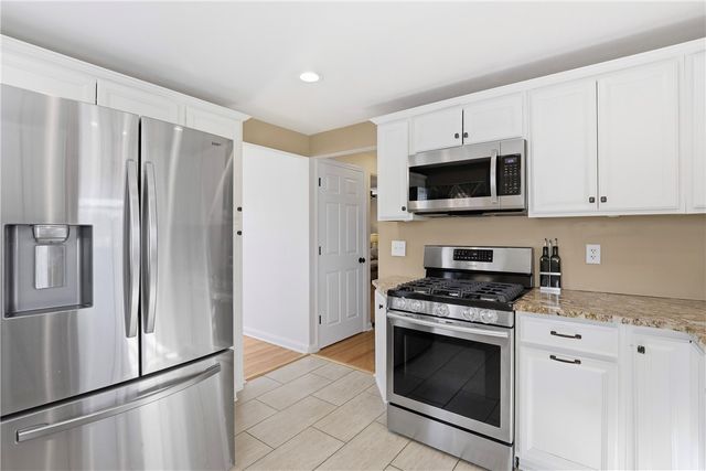 633 Moreland Dr, Mt Lebanon, PA 15243