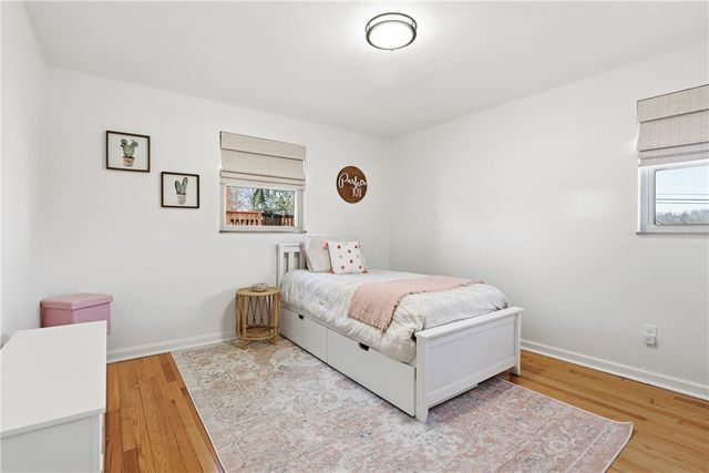 633 Moreland Dr, Mt Lebanon, PA 15243