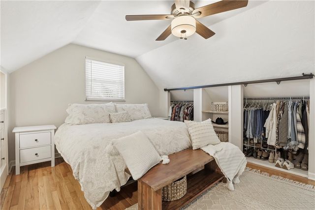 633 Moreland Dr, Mt Lebanon, PA 15243