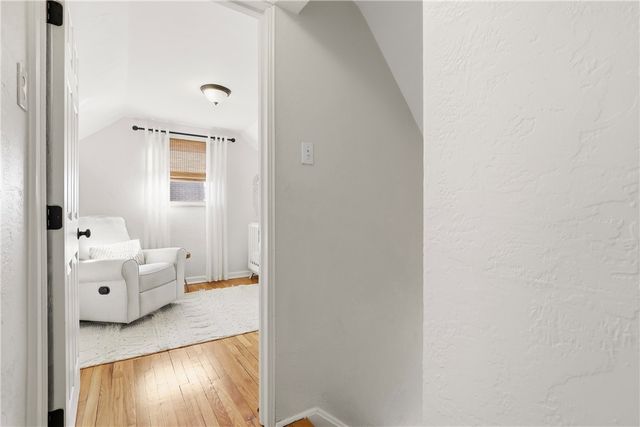 633 Moreland Dr, Mt Lebanon, PA 15243