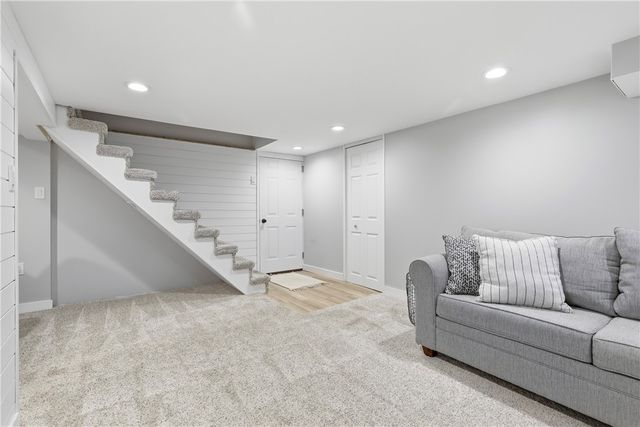 633 Moreland Dr, Mt Lebanon, PA 15243