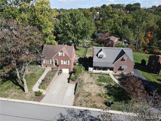 633 Moreland Dr, Mt Lebanon, PA 15243