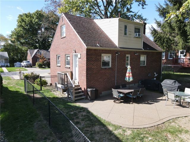 633 Moreland Dr, Mt Lebanon, PA 15243