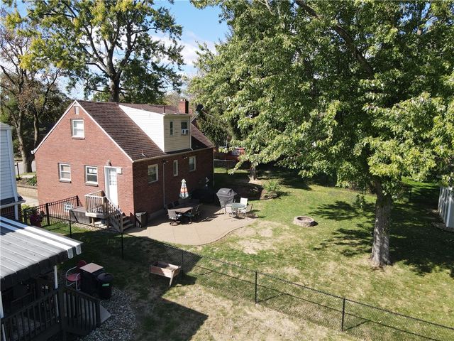 633 Moreland Dr, Mt Lebanon, PA 15243