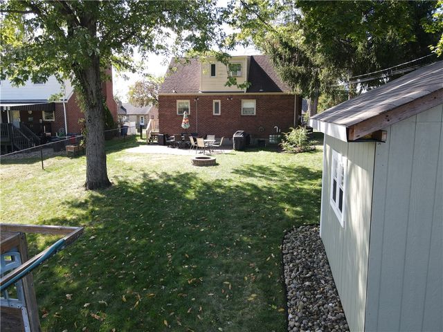 633 Moreland Dr, Mt Lebanon, PA 15243