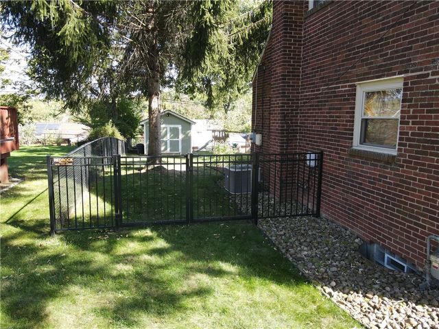 633 Moreland Dr, Mt Lebanon, PA 15243