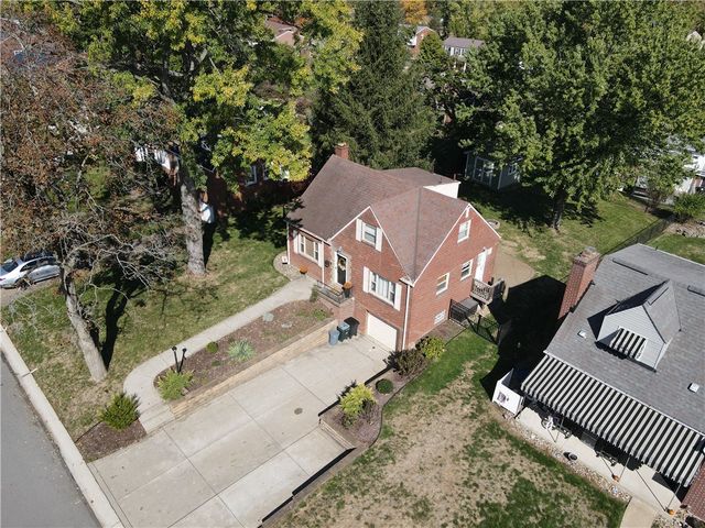 633 Moreland Dr, Mt Lebanon, PA 15243