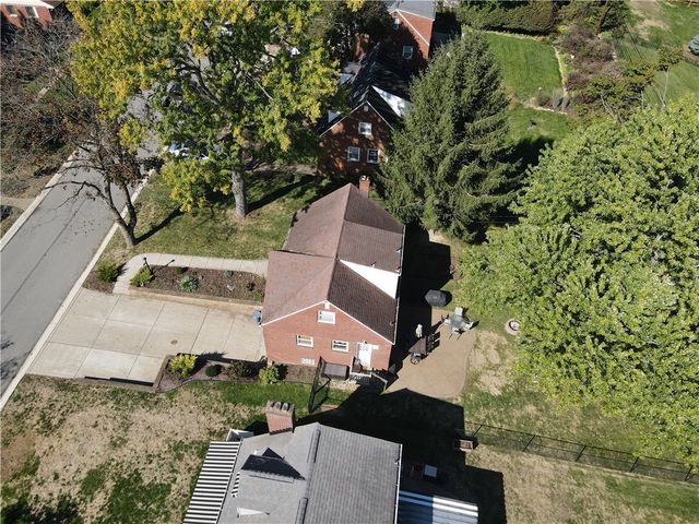 633 Moreland Dr, Mt Lebanon, PA 15243