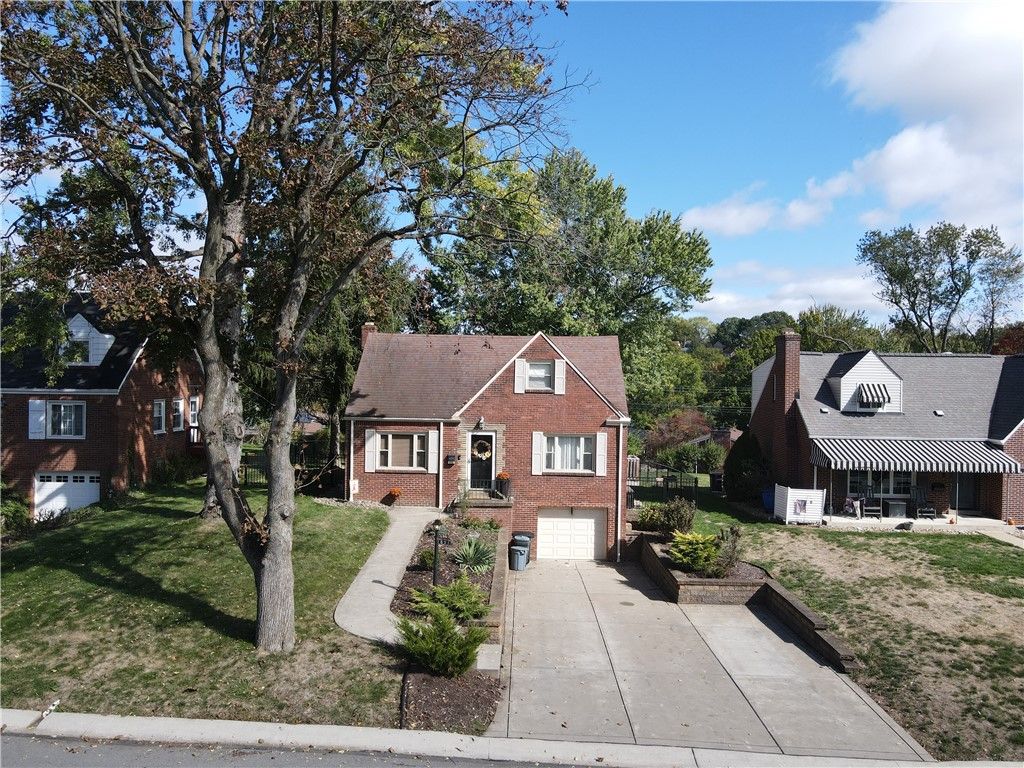 633 Moreland Dr, Mt Lebanon, PA 15243