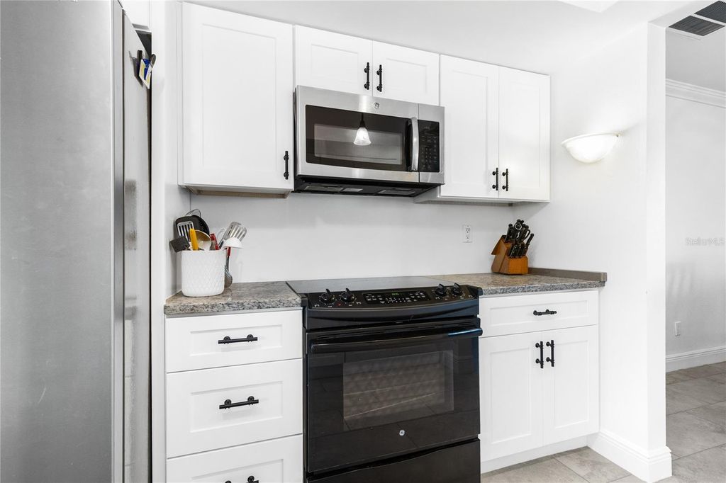 Image 13 of property listing at 21459 HIGGS DRIVE, Port Charlotte, FL 33952