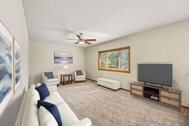 15400 Darjeeling Path, Rosemount, MN 55068