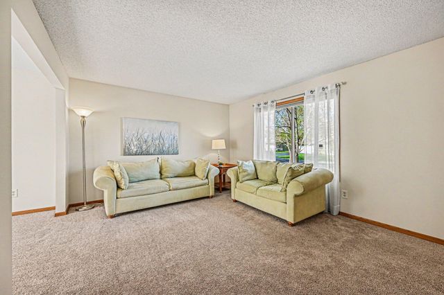 15400 Darjeeling Path, Rosemount, MN 55068