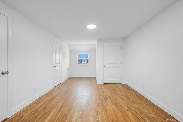 18 Oakdale Place, Massapequa Park, NY 11762