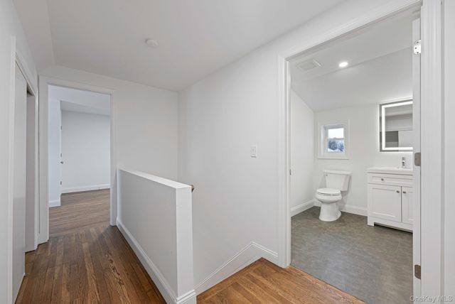 18 Oakdale Place, Massapequa Park, NY 11762