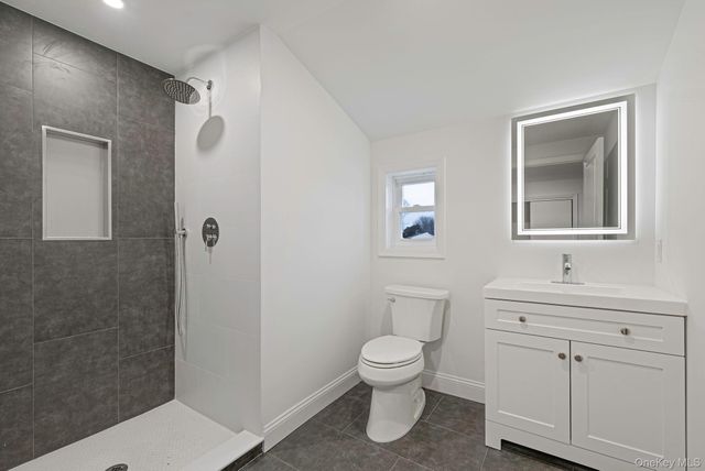 18 Oakdale Place, Massapequa Park, NY 11762