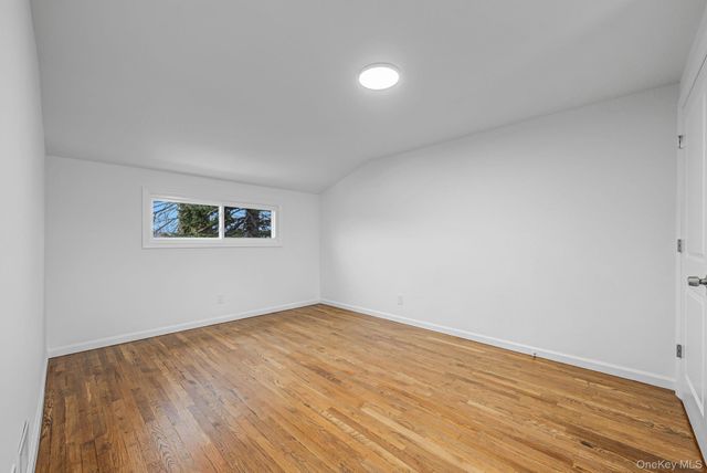 18 Oakdale Place, Massapequa Park, NY 11762