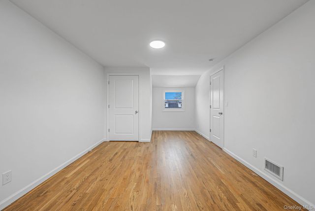 18 Oakdale Place, Massapequa Park, NY 11762