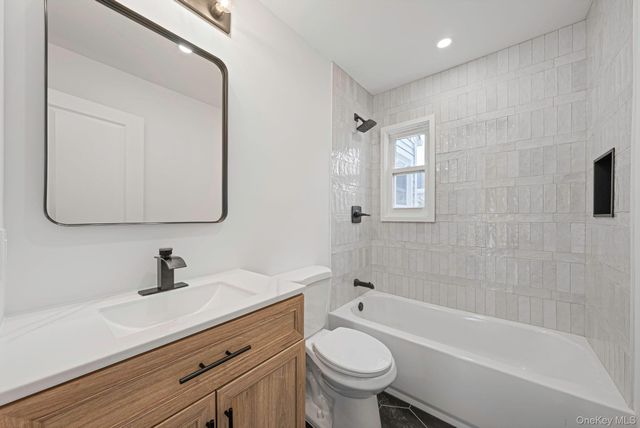 18 Oakdale Place, Massapequa Park, NY 11762