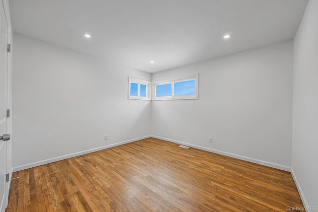 18 Oakdale Place, Massapequa Park, NY 11762