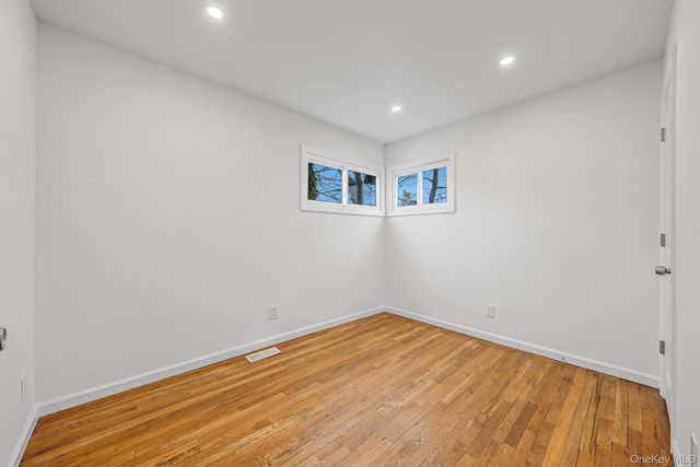 18 Oakdale Place, Massapequa Park, NY 11762