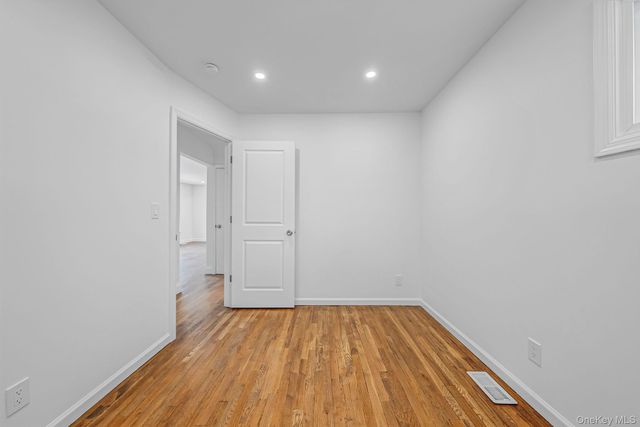 18 Oakdale Place, Massapequa Park, NY 11762