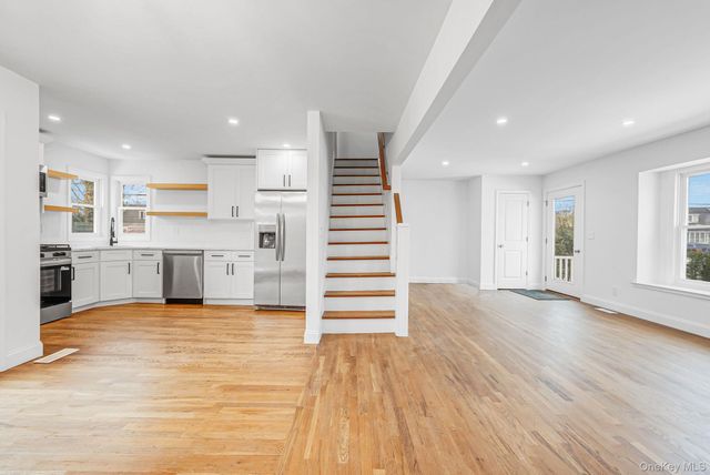 18 Oakdale Place, Massapequa Park, NY 11762