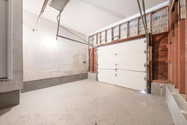 18 Oakdale Place, Massapequa Park, NY 11762