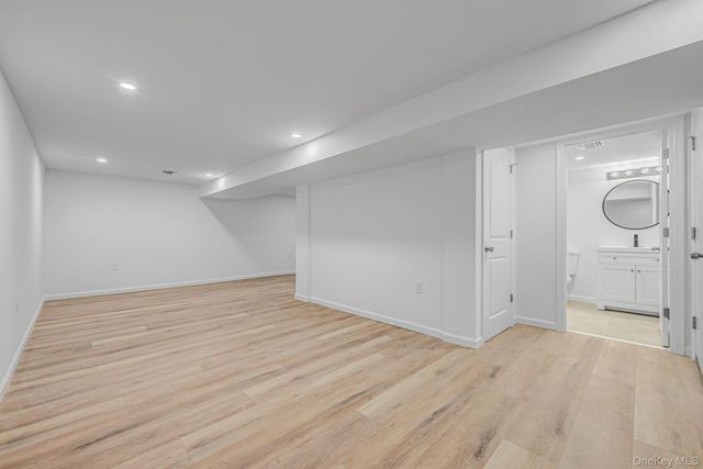 18 Oakdale Place, Massapequa Park, NY 11762