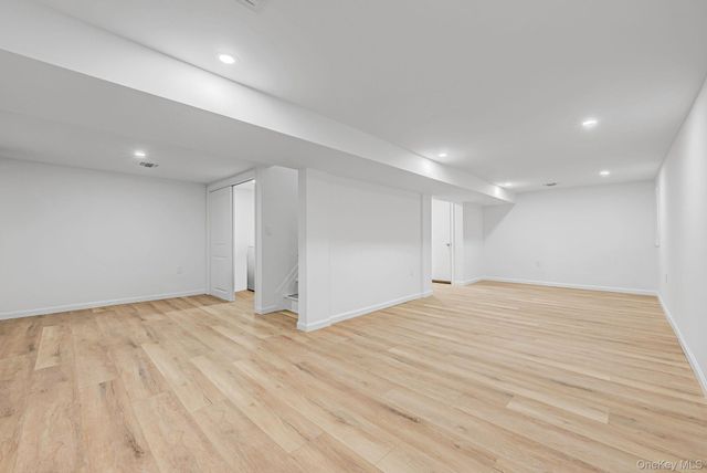 18 Oakdale Place, Massapequa Park, NY 11762