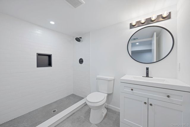 18 Oakdale Place, Massapequa Park, NY 11762