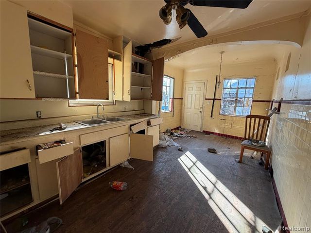 11383 Ohio Street, Detroit, MI 48204