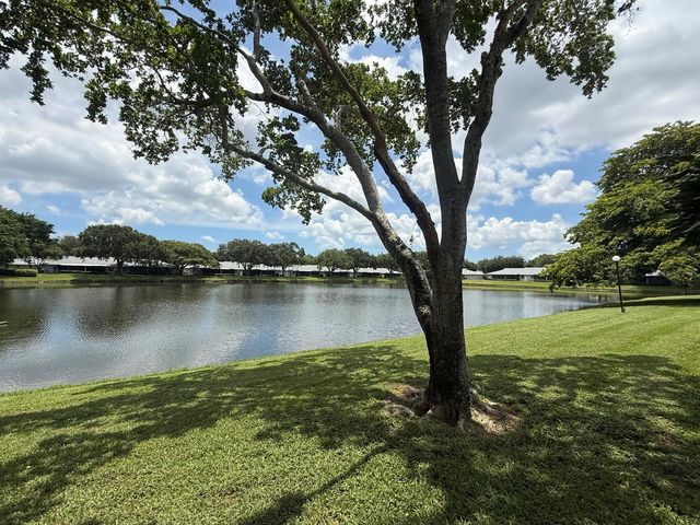18528 Hidden Way, Boca Raton, FL 33496