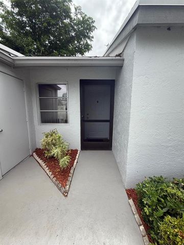 18528 Hidden Way, Boca Raton, FL 33496