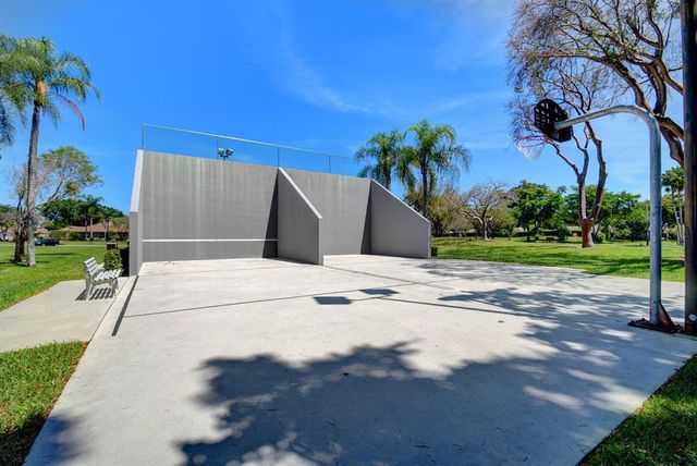 18528 Hidden Way, Boca Raton, FL 33496