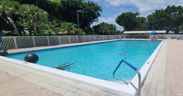 18528 Hidden Way, Boca Raton, FL 33496