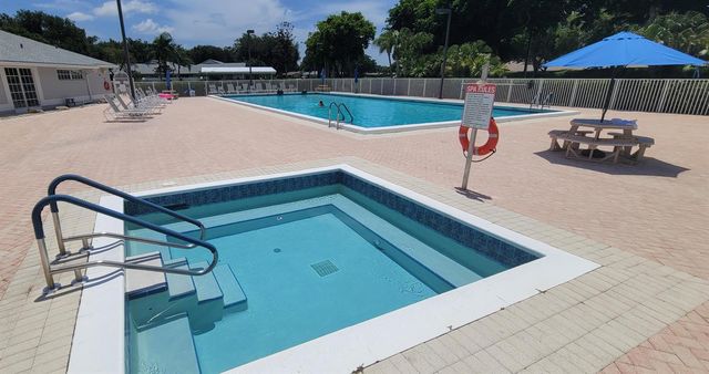 18528 Hidden Way, Boca Raton, FL 33496