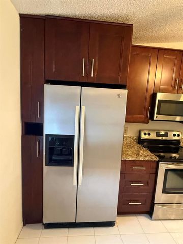 18528 Hidden Way, Boca Raton, FL 33496