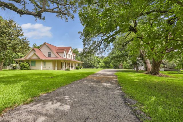 123 Burwell Road Road, Highlands, TX 77562