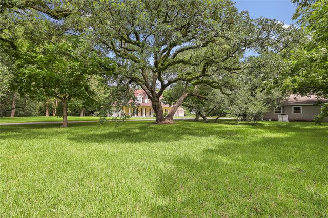 123 Burwell Road Road, Highlands, TX 77562