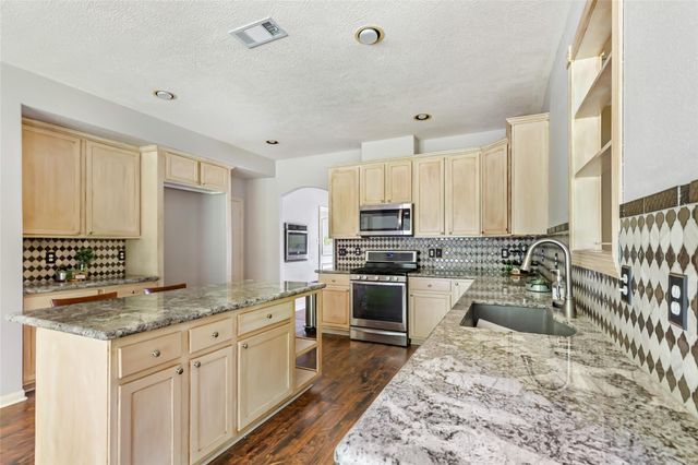 123 Burwell Road Road, Highlands, TX 77562
