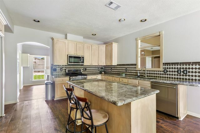 123 Burwell Road Road, Highlands, TX 77562