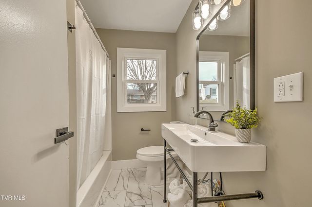 1000 Lincoln Avenue, Johnson City, TN 37604