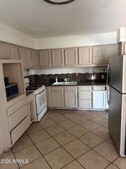 6952 W WOLF Street, Phoenix, AZ 85033