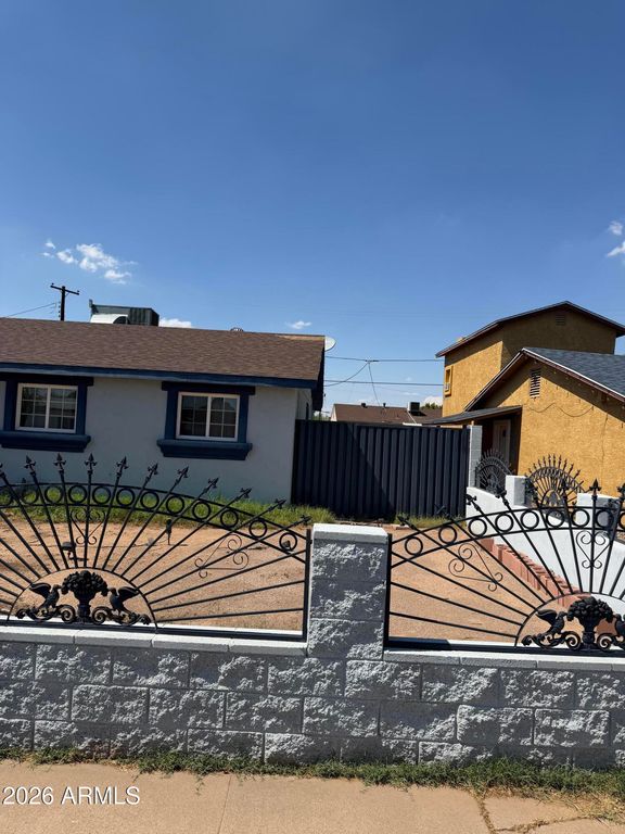 6952 W WOLF Street, Phoenix, AZ 85033 — photo 4