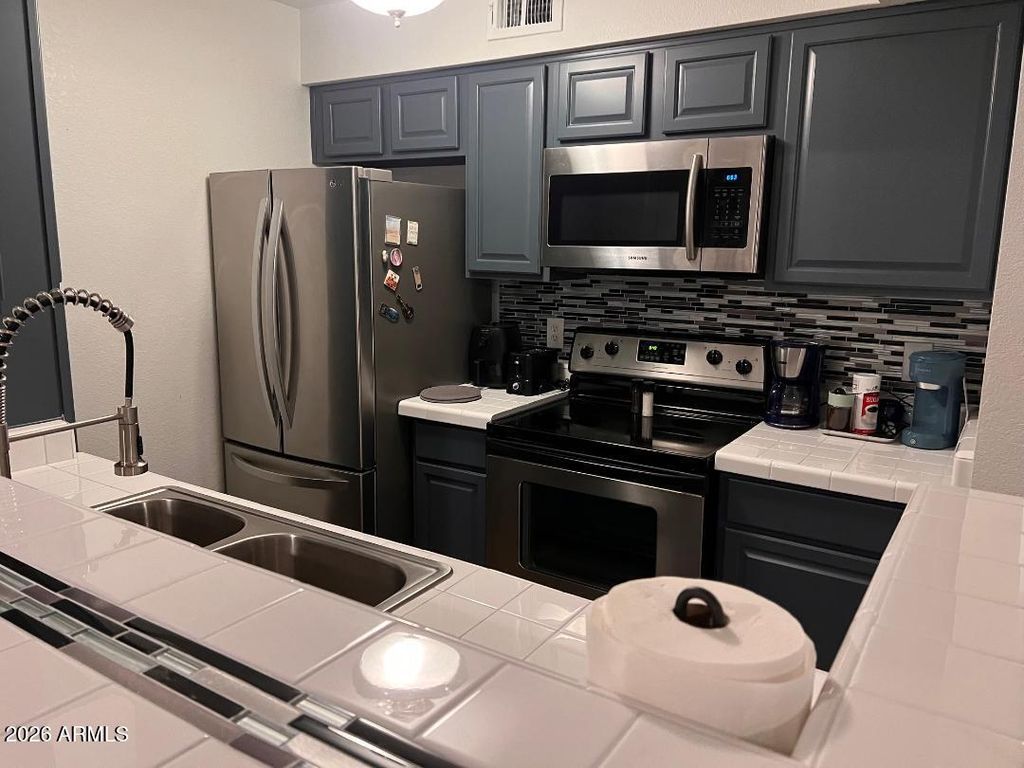 2025 E Campbell Avenue E 131, Phoenix, AZ 85016 — exterior
