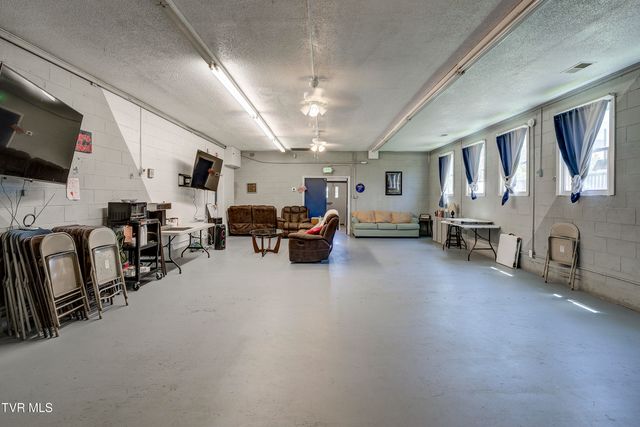300 West Chilhowie Avenue, Johnson City, TN 37601