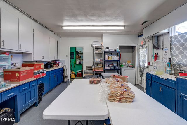 300 West Chilhowie Avenue, Johnson City, TN 37601
