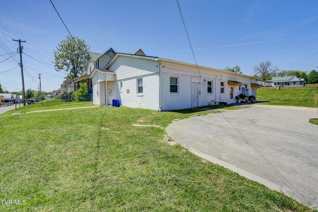 300 West Chilhowie Avenue, Johnson City, TN 37601