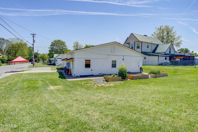300 West Chilhowie Avenue, Johnson City, TN 37601